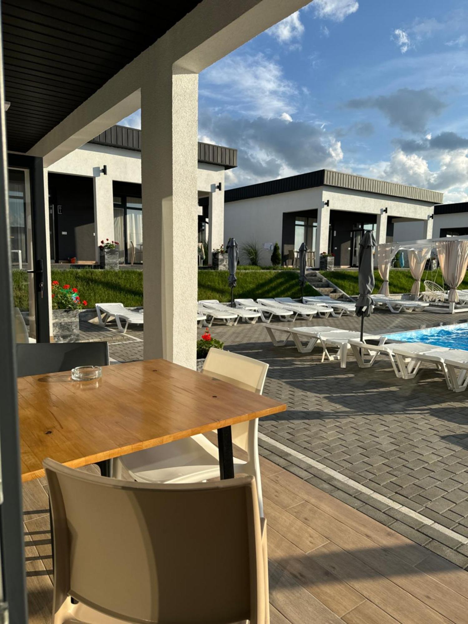 Modern House Hotel Solotvyno Buitenkant foto