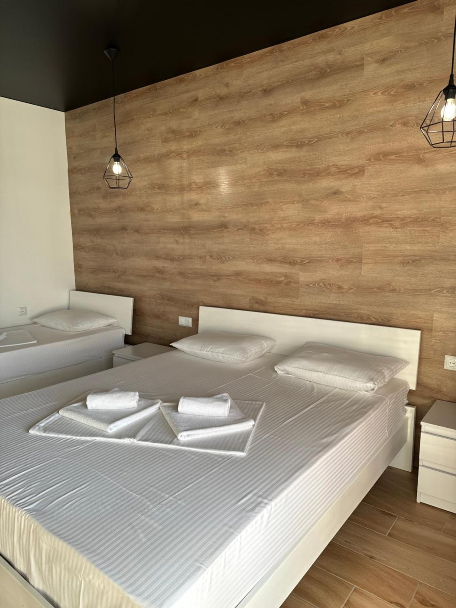 Modern House Hotel Solotvyno Buitenkant foto