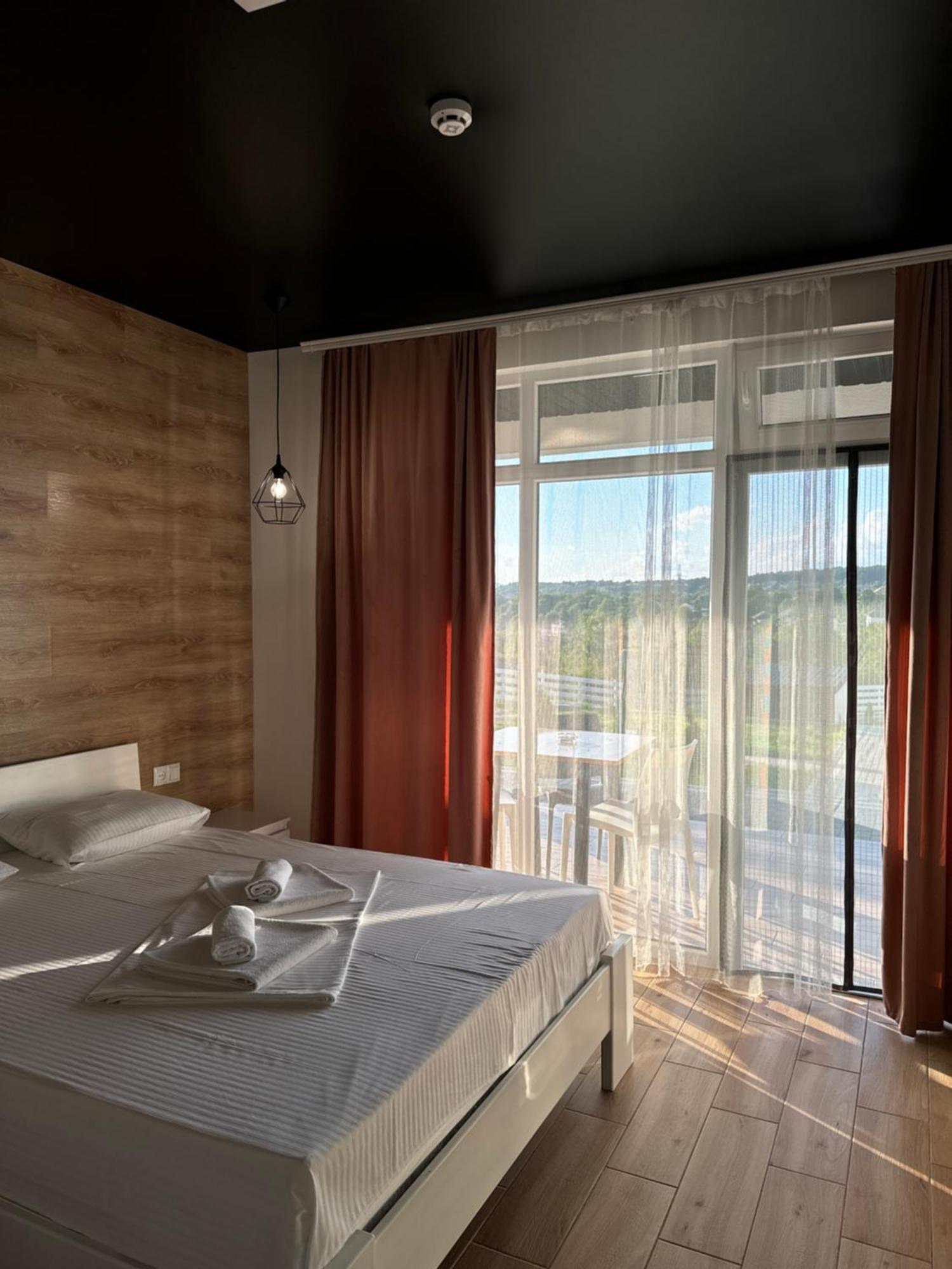 Modern House Hotel Solotvyno Buitenkant foto